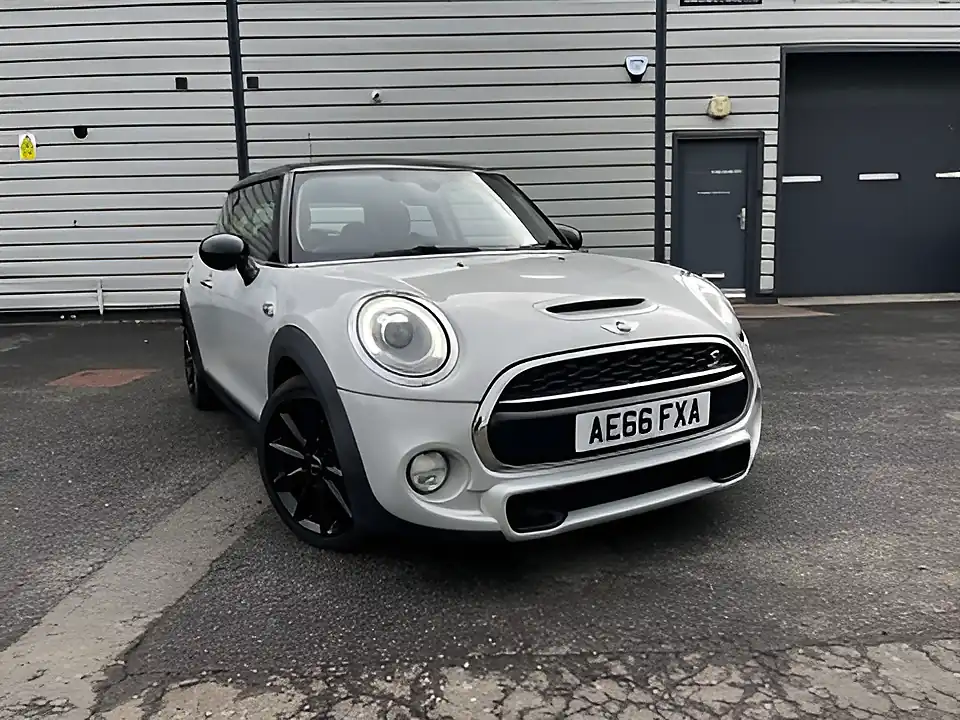 Used 2016 MINI Hatch Cooper White Silver - Interior and Exterior details 5