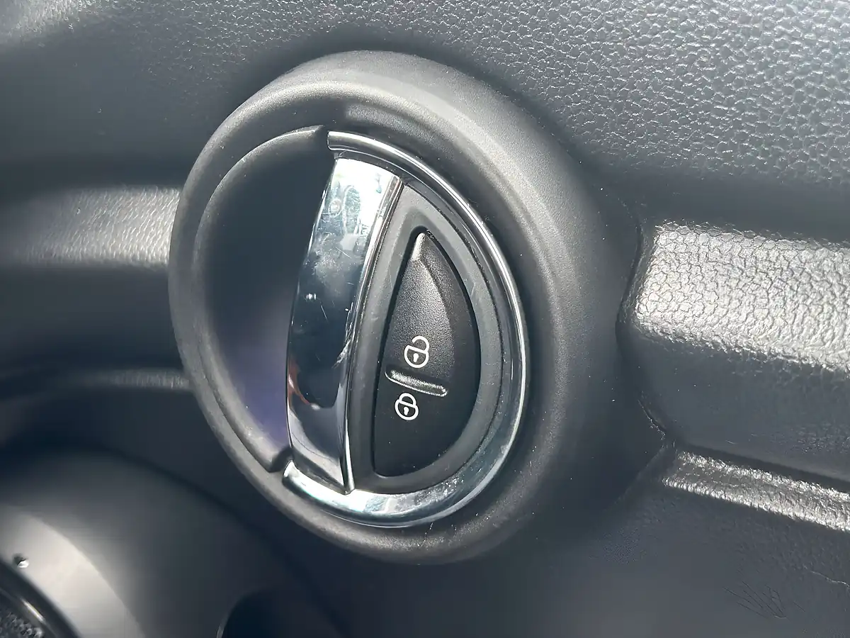 Used 2016 MINI Hatch Cooper White Silver - Interior and Exterior details 20