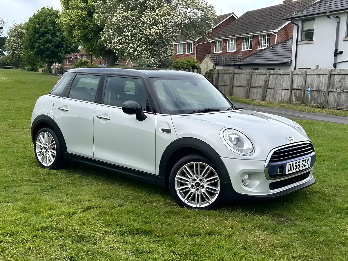 Used 2016 MINI Hatch Cooper White Silver - Interior and Exterior details 3