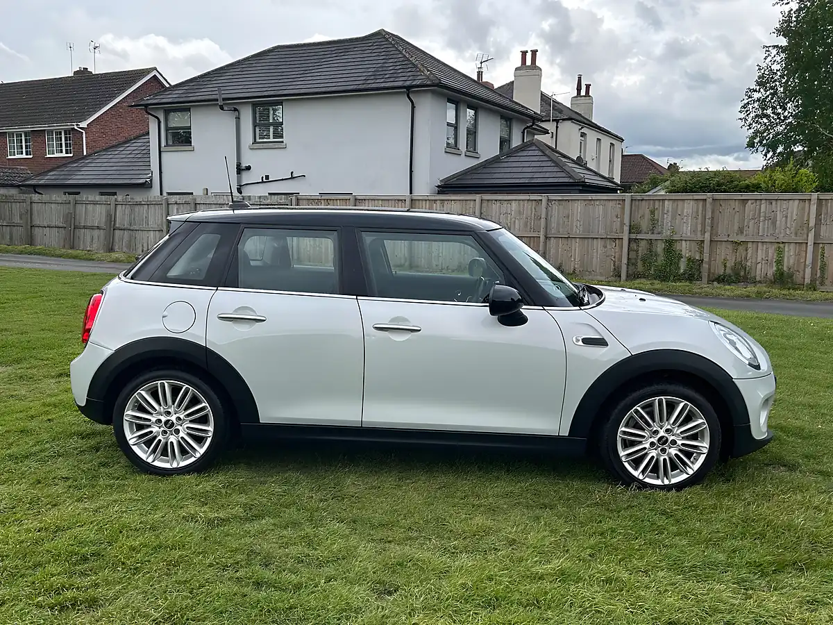 Used 2016 MINI Hatch Cooper White Silver - Interior and Exterior details 4