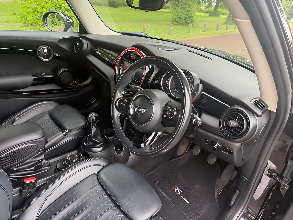 Used 2016 MINI Hatch One Black - Interior and Exterior details 10