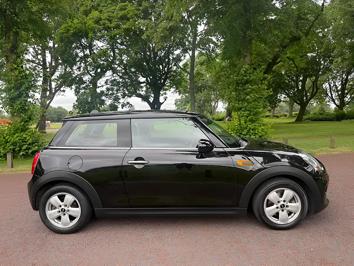 Used 2016 MINI Hatch One Black - Interior and Exterior details 2