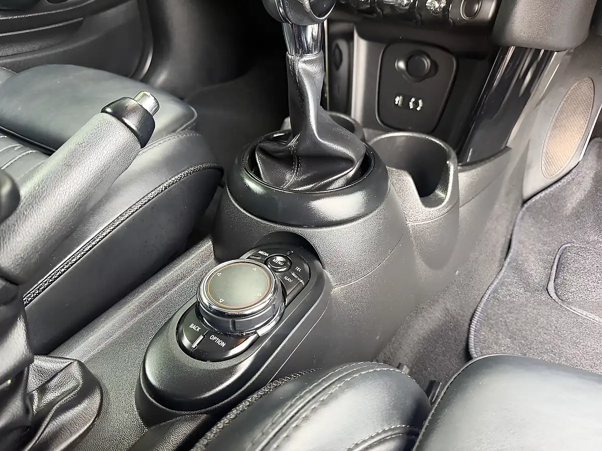Used 2016 MINI Hatch One Black - Interior and Exterior details 20
