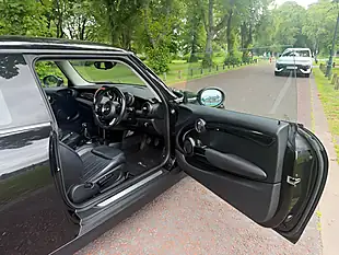 Used 2016 MINI Hatch One Black - Interior and Exterior details 7