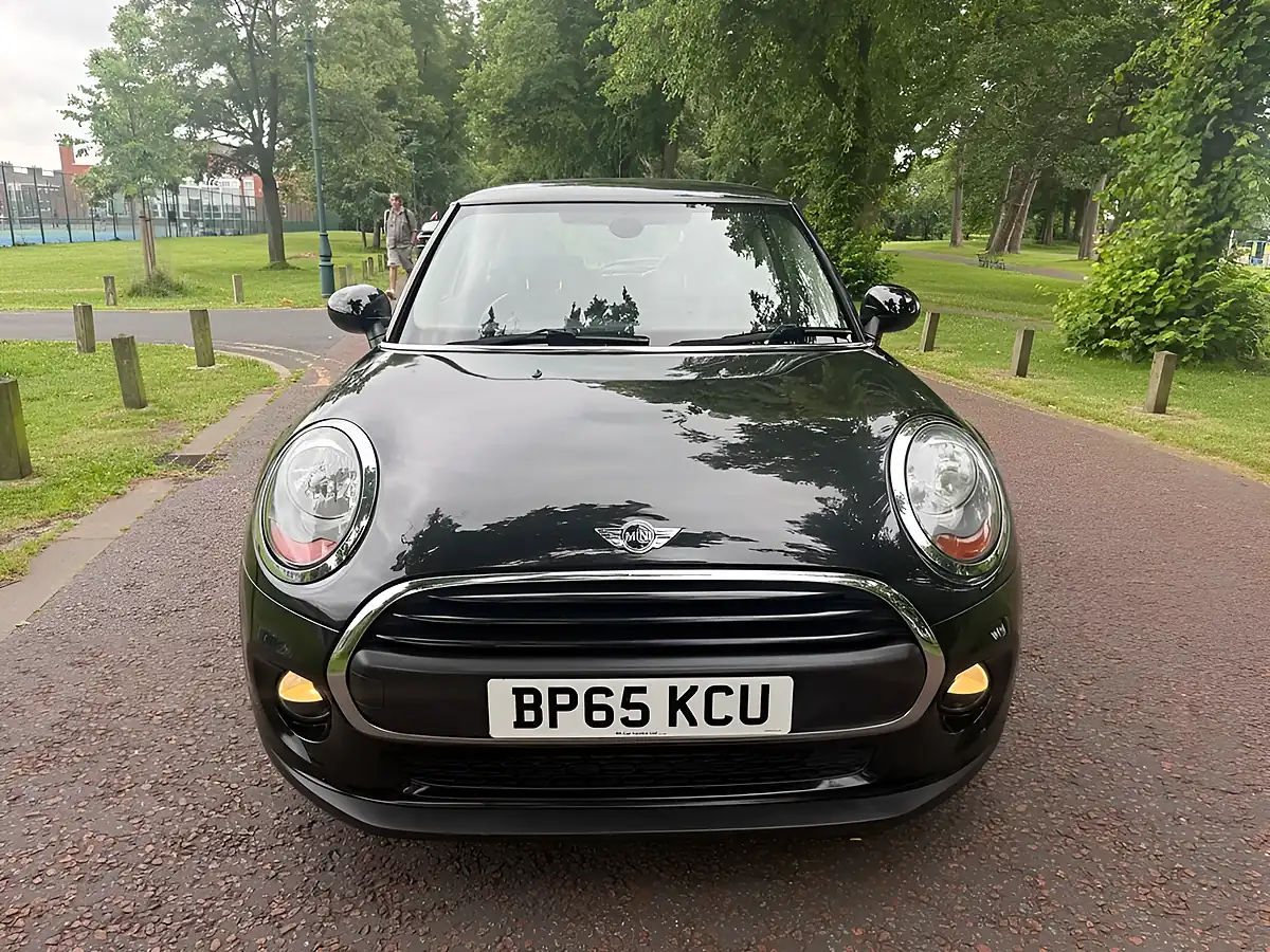 Used 2016 MINI Hatch One Black - Interior and Exterior details 8