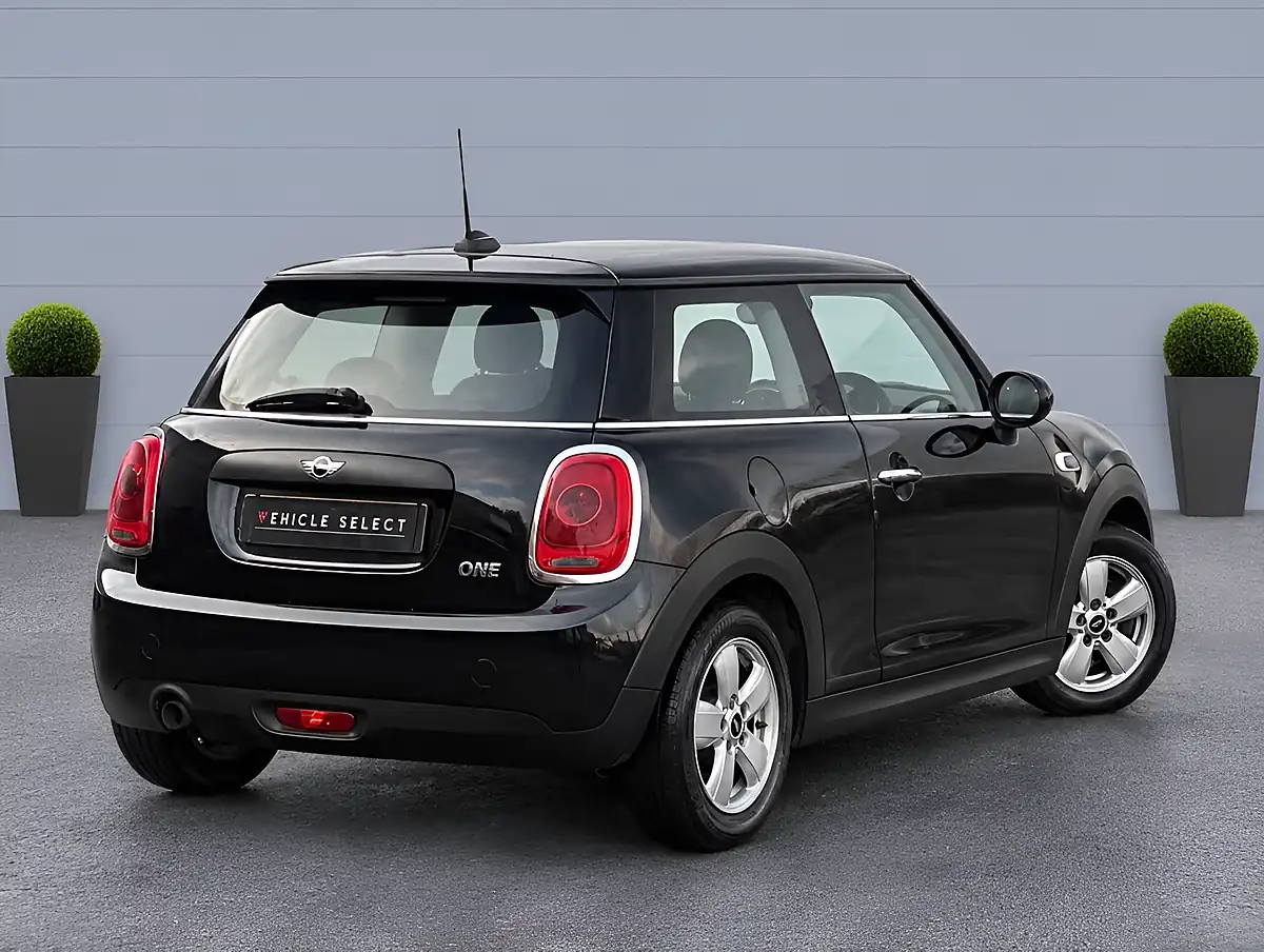 Used 2016 MINI Hatch One Black - Interior and Exterior details 10