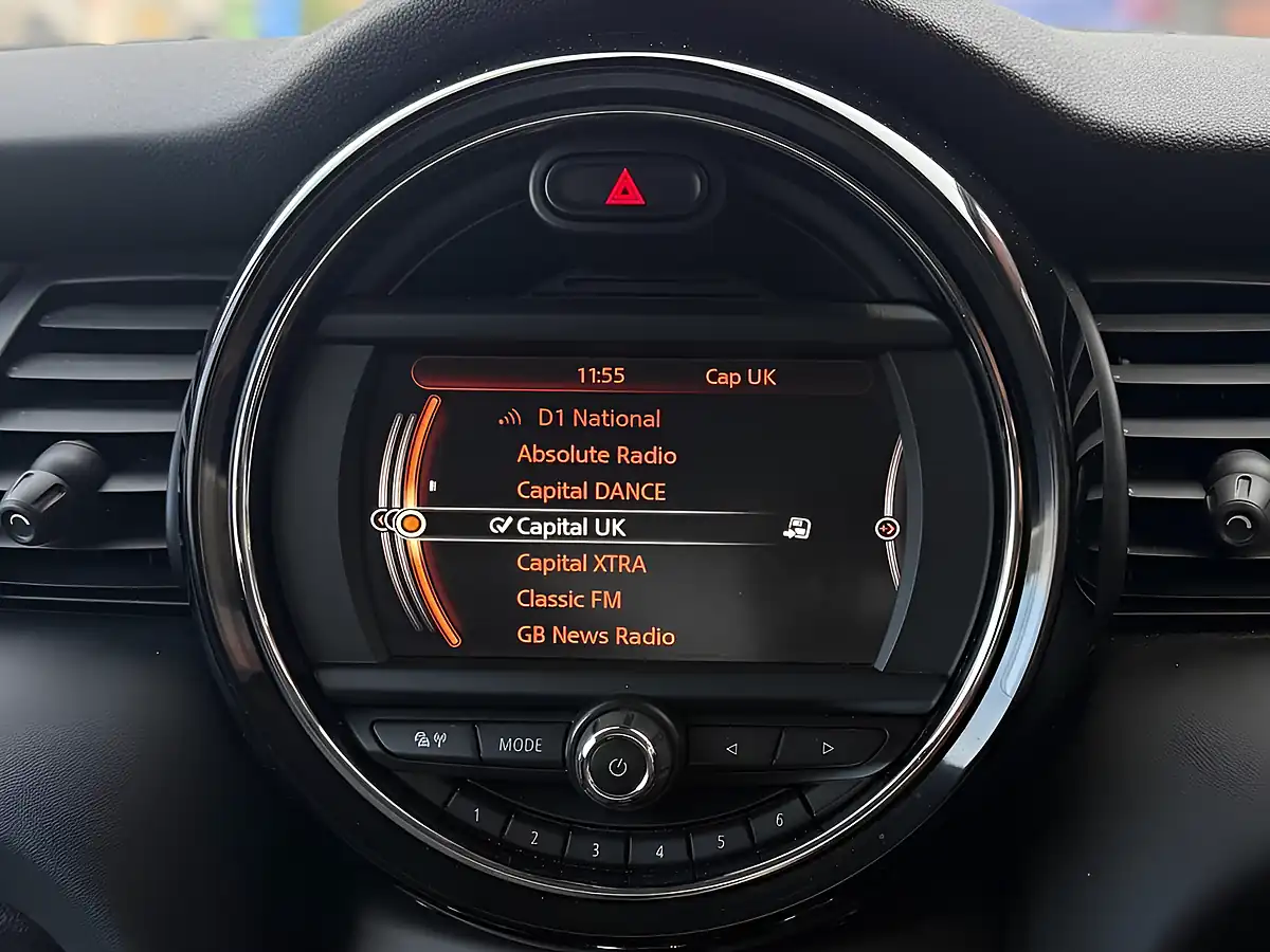 Used 2016 MINI Hatch One Black - Interior and Exterior details 17