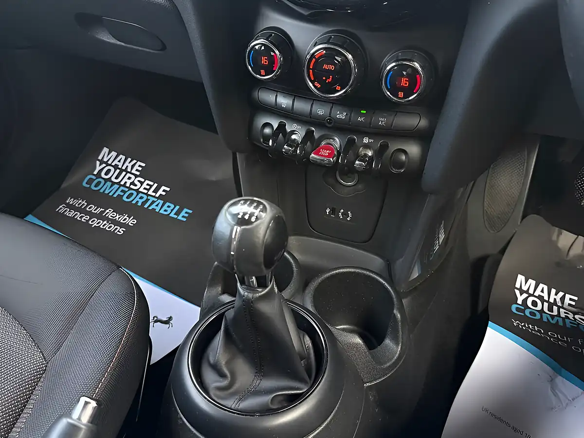 Used 2016 MINI Hatch One Black - Interior and Exterior details 18