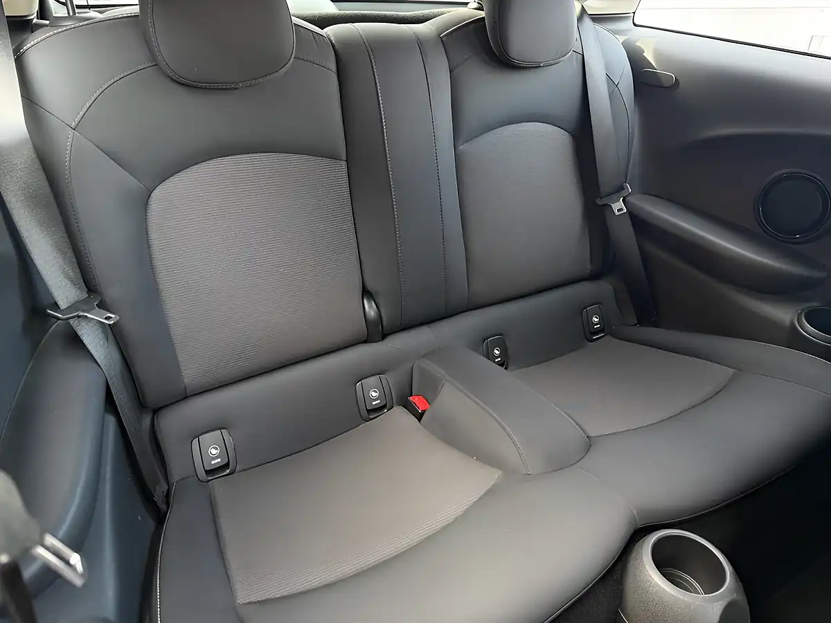 Used 2016 MINI Hatch One Black - Interior and Exterior details 19