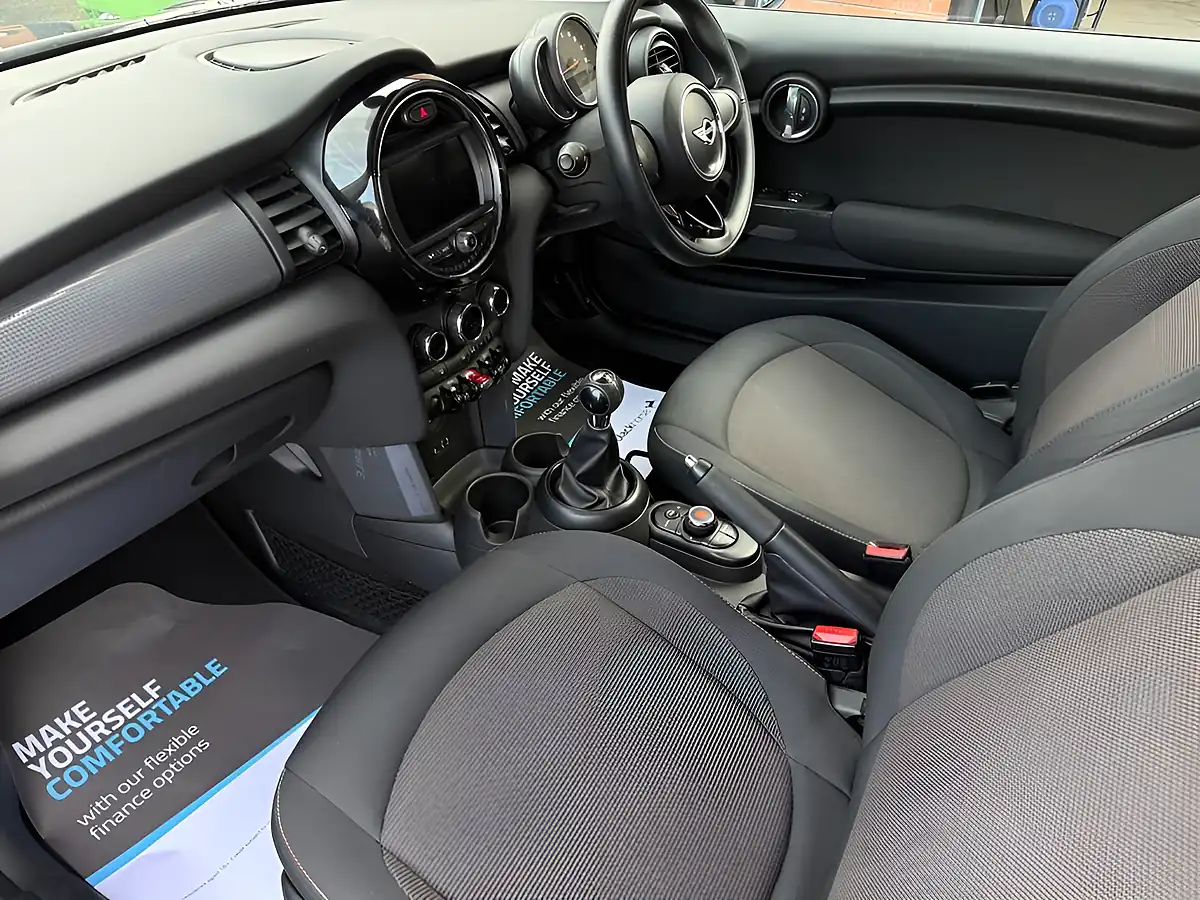 Used 2016 MINI Hatch One Black - Interior and Exterior details 2