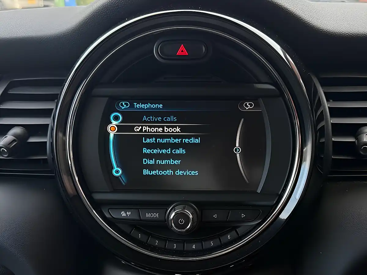 Used 2016 MINI Hatch One Black - Interior and Exterior details 3