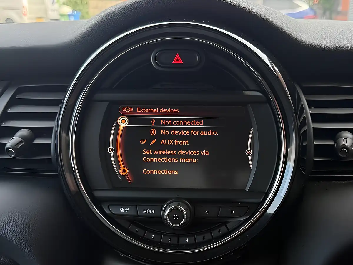 Used 2016 MINI Hatch One Black - Interior and Exterior details 4