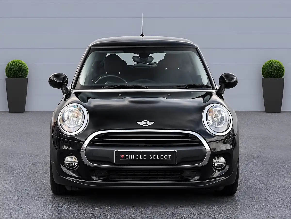 Used 2016 MINI Hatch One Black - Interior and Exterior details 5