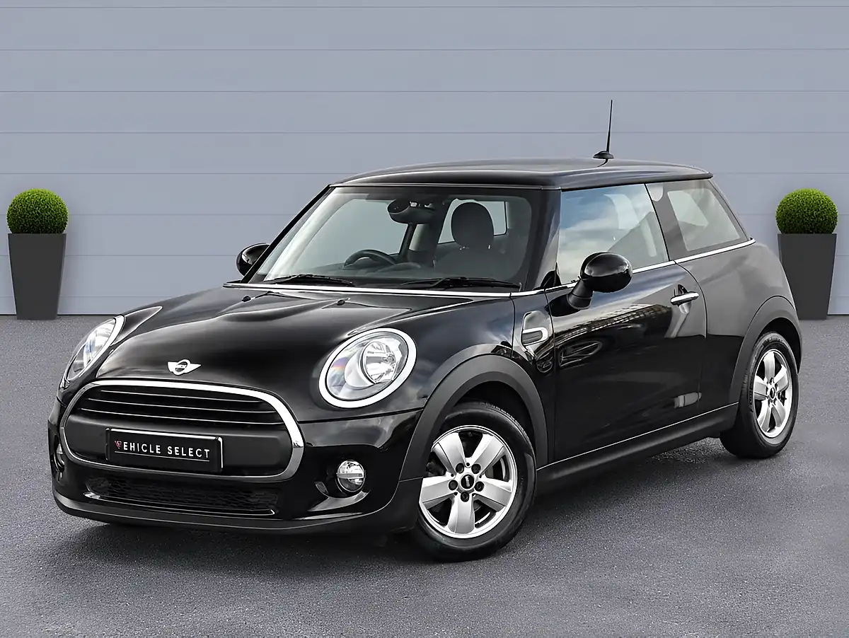 Used 2016 MINI Hatch One Black - Interior and Exterior details 6