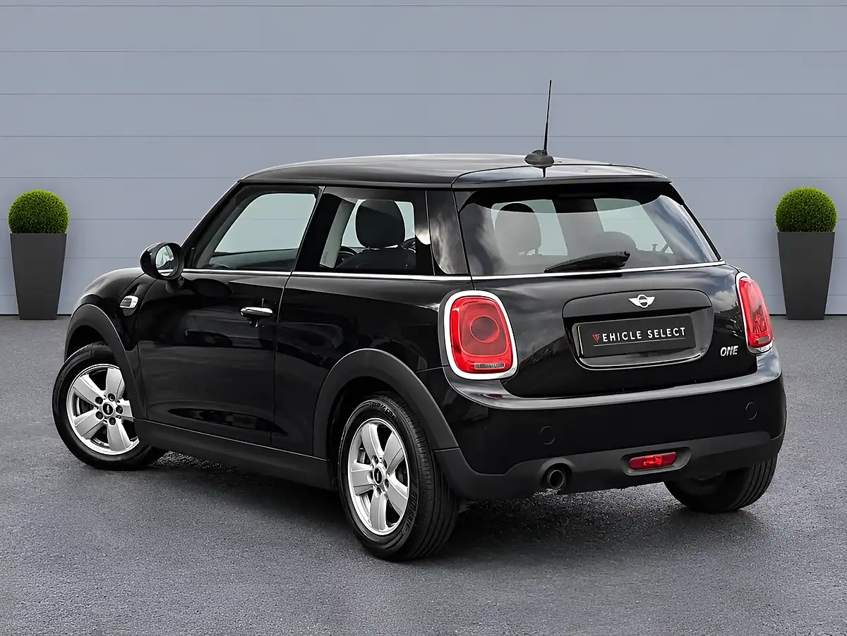 Used 2016 MINI Hatch One Black - Interior and Exterior details 8