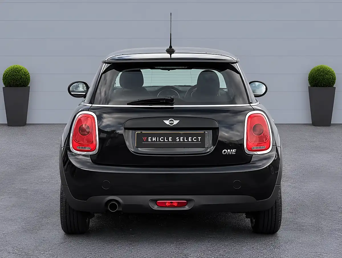 Used 2016 MINI Hatch One Black - Interior and Exterior details 9