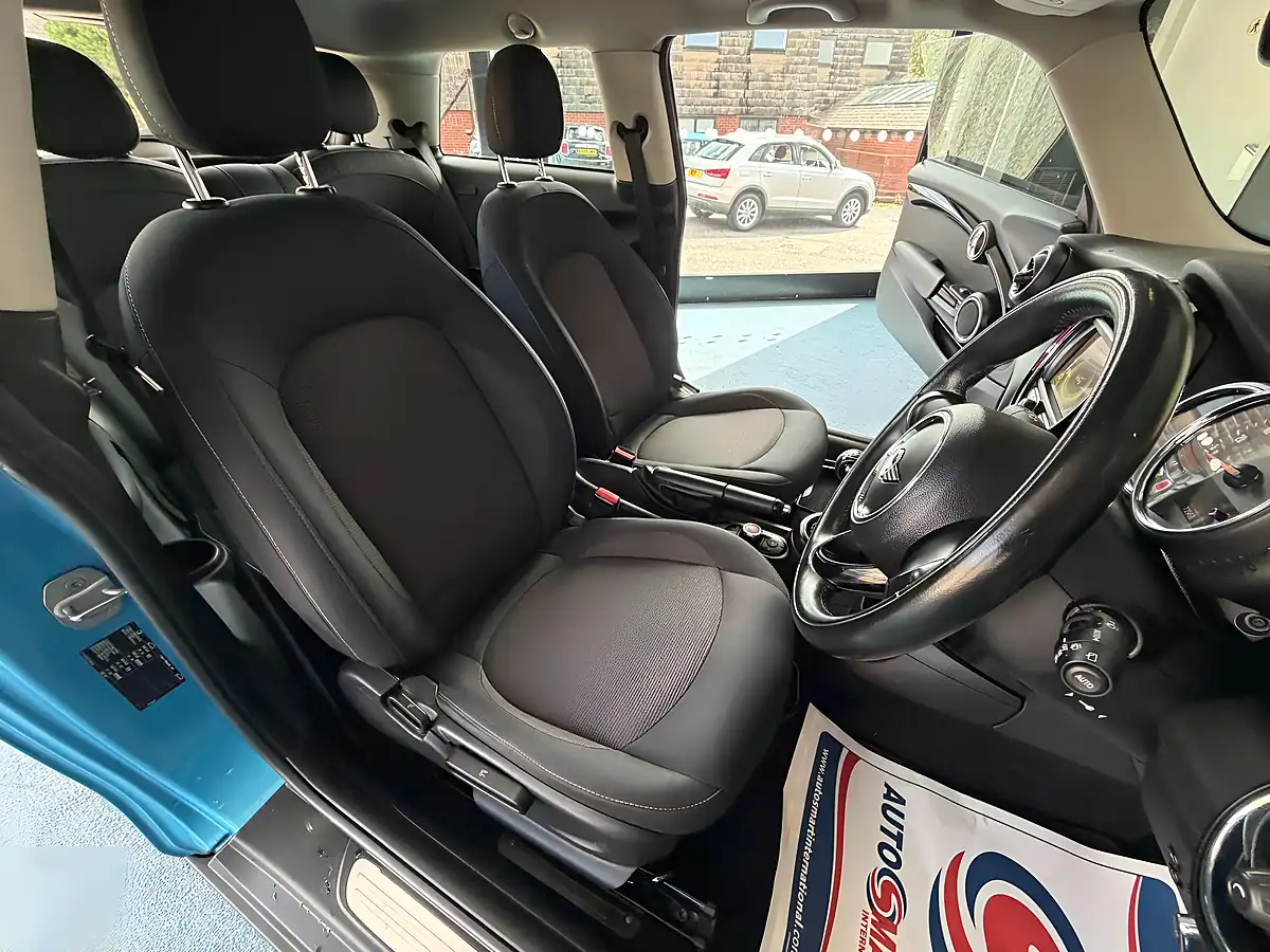 Used 2016 MINI Hatch One Blue - Interior and Exterior details 10
