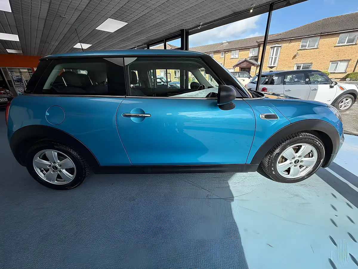 Used 2016 MINI Hatch One Blue - Interior and Exterior details 2