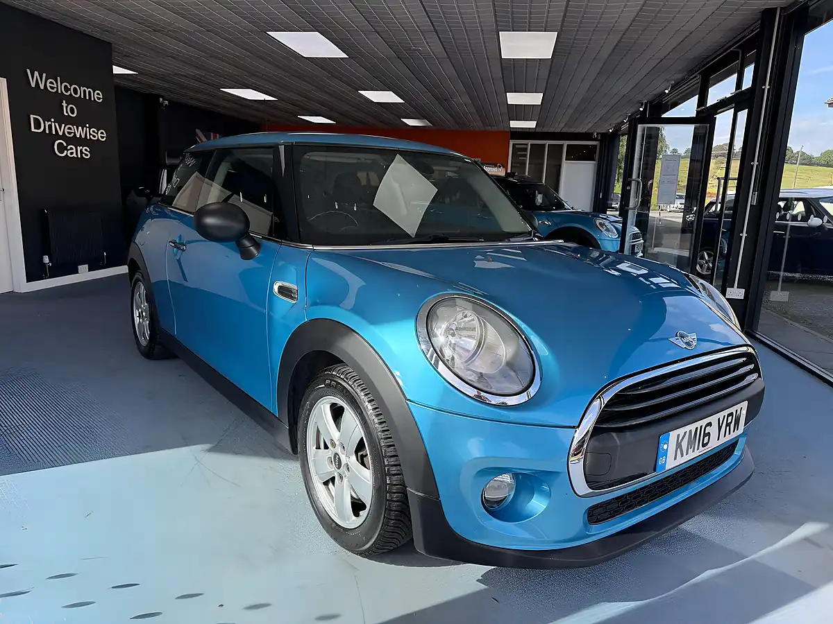 Used 2016 MINI Hatch One Blue - Interior and Exterior details 3