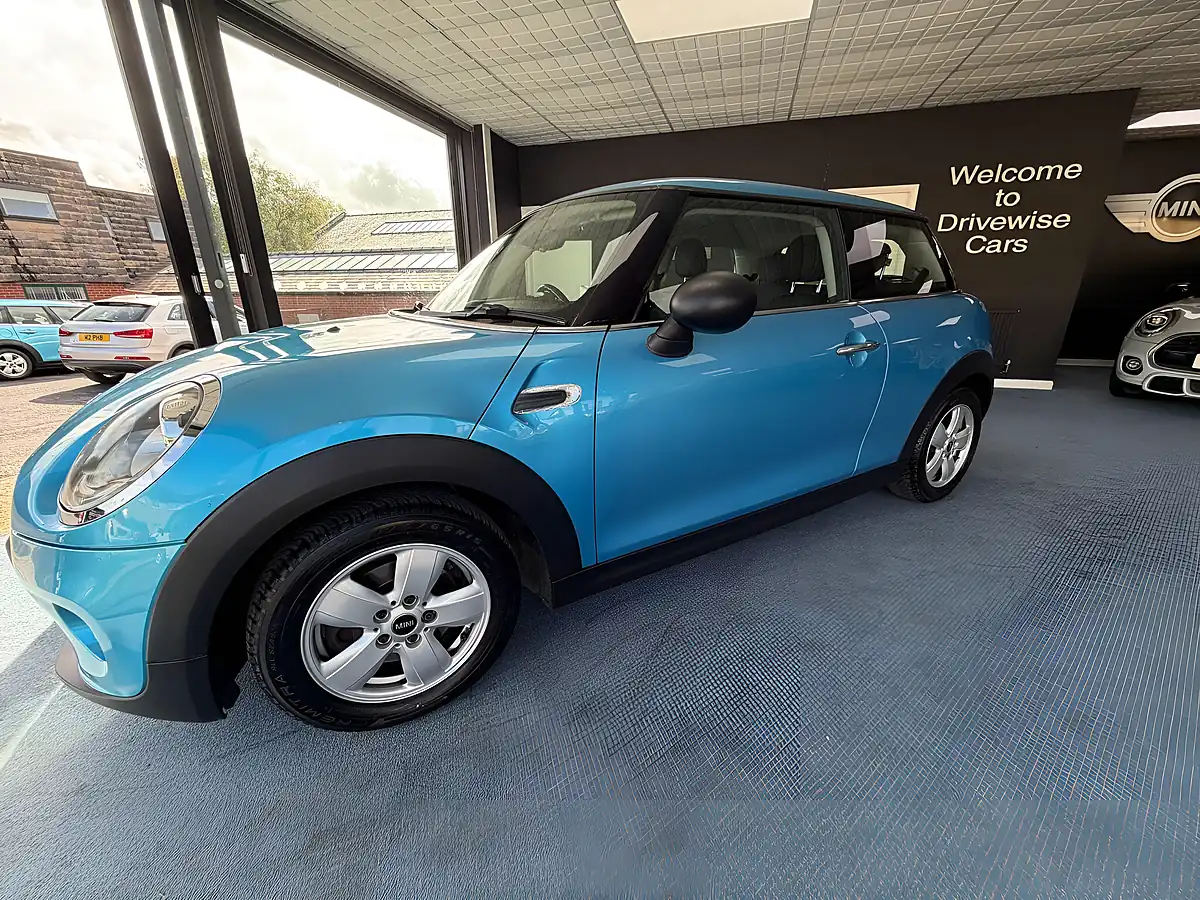 Used 2016 MINI Hatch One Blue - Interior and Exterior details 5