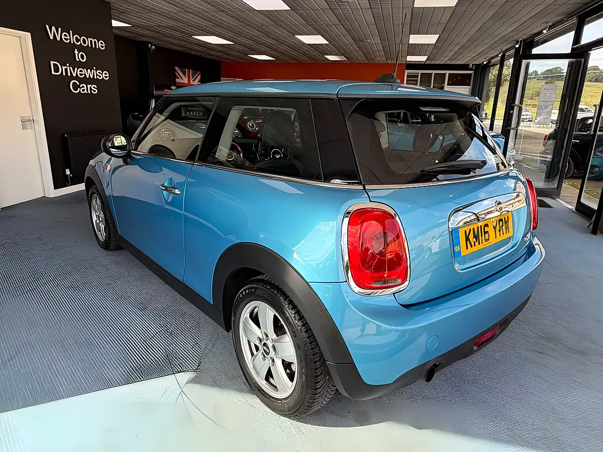 Used 2016 MINI Hatch One Blue - Interior and Exterior details 7