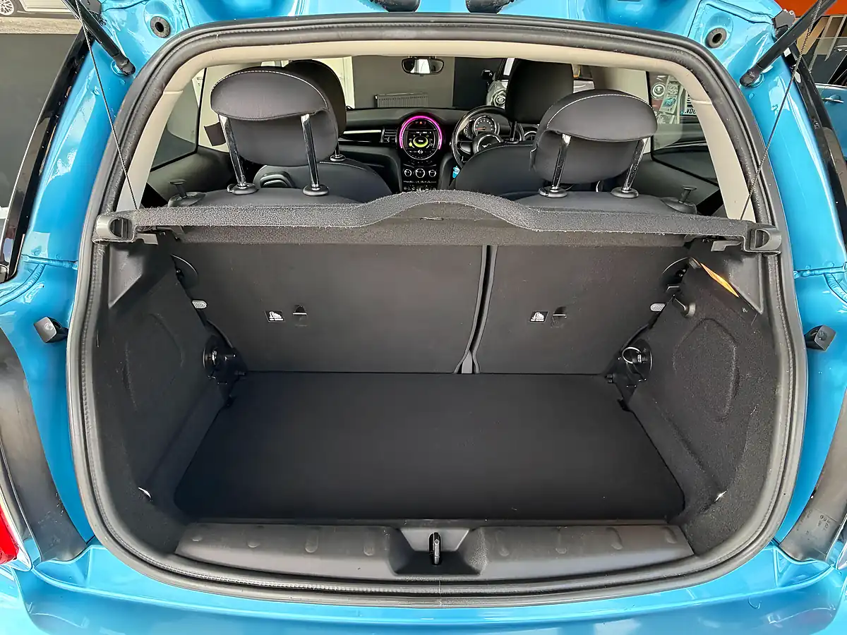 Used 2016 MINI Hatch One Blue - Interior and Exterior details 9