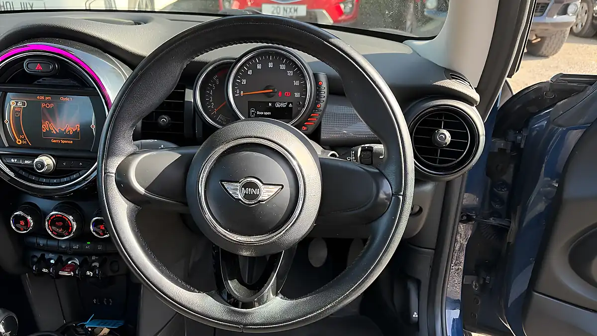 Used 2016 MINI Hatch One Blue - Interior and Exterior details 11