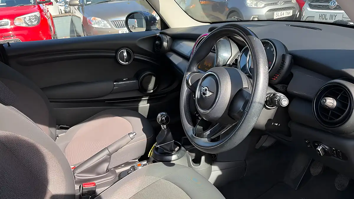 Used 2016 MINI Hatch One Blue - Interior and Exterior details 13