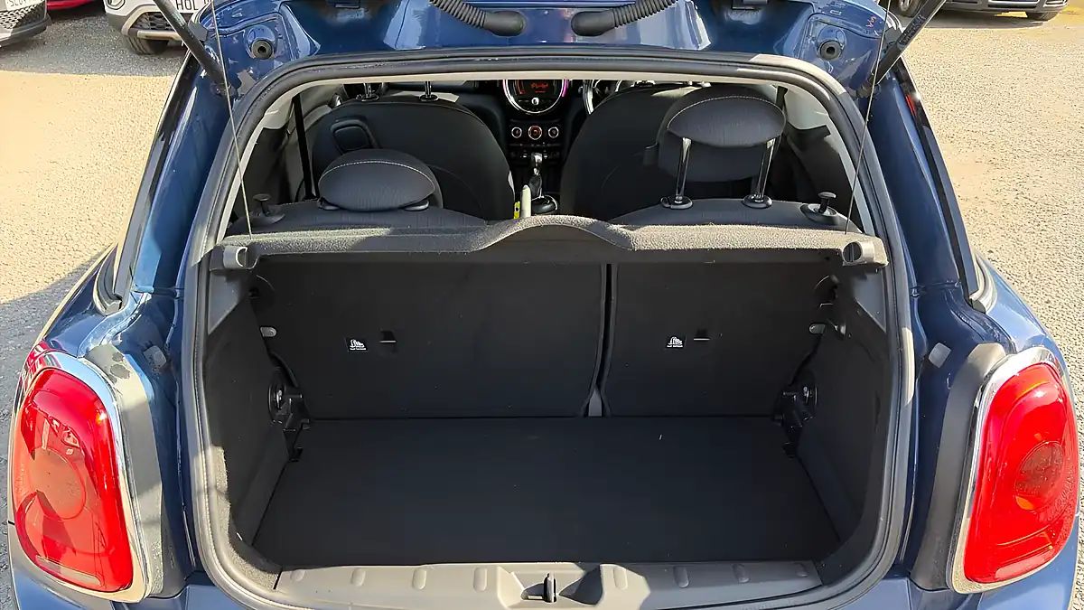 Used 2016 MINI Hatch One Blue - Interior and Exterior details 15