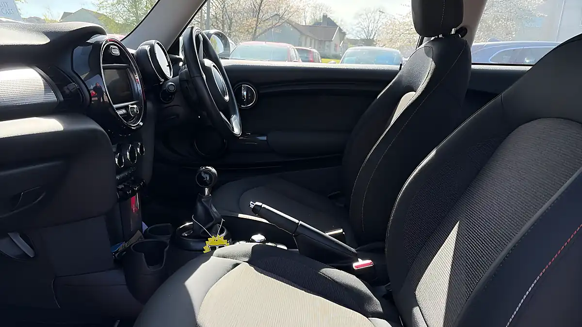 Used 2016 MINI Hatch One Blue - Interior and Exterior details 6