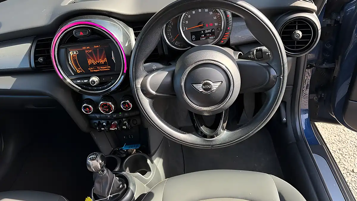 Used 2016 MINI Hatch One Blue - Interior and Exterior details 8