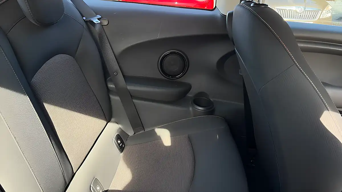 Used 2016 MINI Hatch One Blue - Interior and Exterior details 9