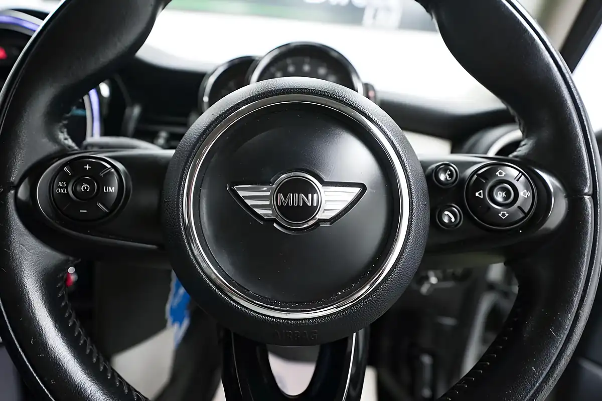 Used 2016 MINI Hatch One Grey - Interior and Exterior details 17