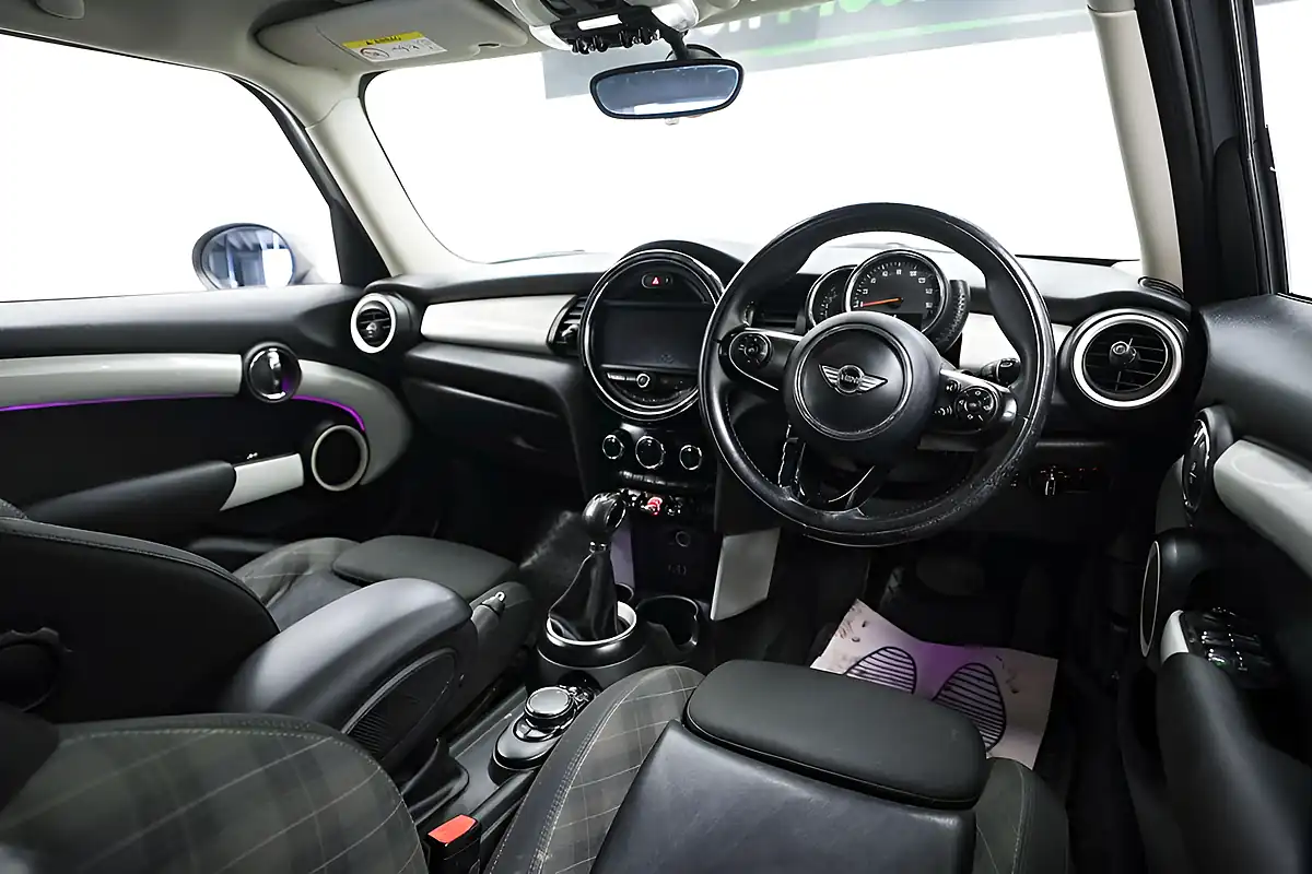 Used 2016 MINI Hatch One Grey - Interior and Exterior details 8