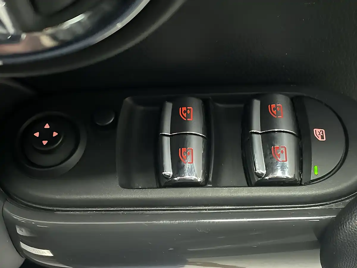Used 2016 MINI Hatch One Moonwalk Grey - Interior and Exterior details 18