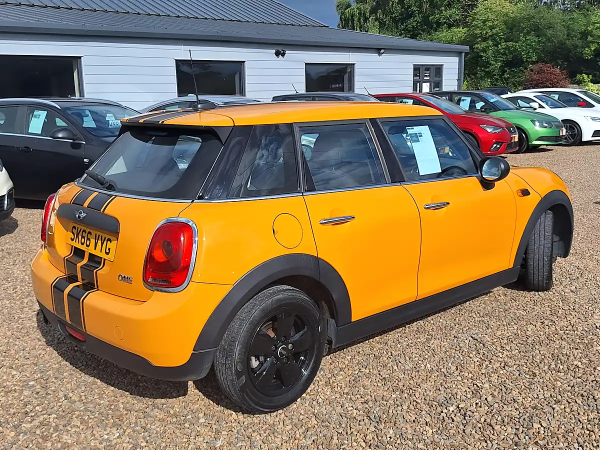 Used 2016 MINI Hatch One Orange - Interior and Exterior details 11