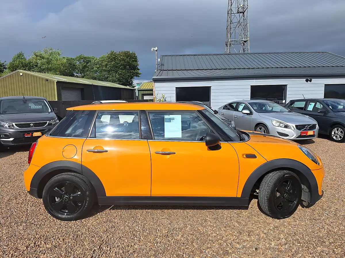 Used 2016 MINI Hatch One Orange - Interior and Exterior details 12