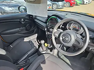 Used 2016 MINI Hatch One Orange - Interior and Exterior details 13