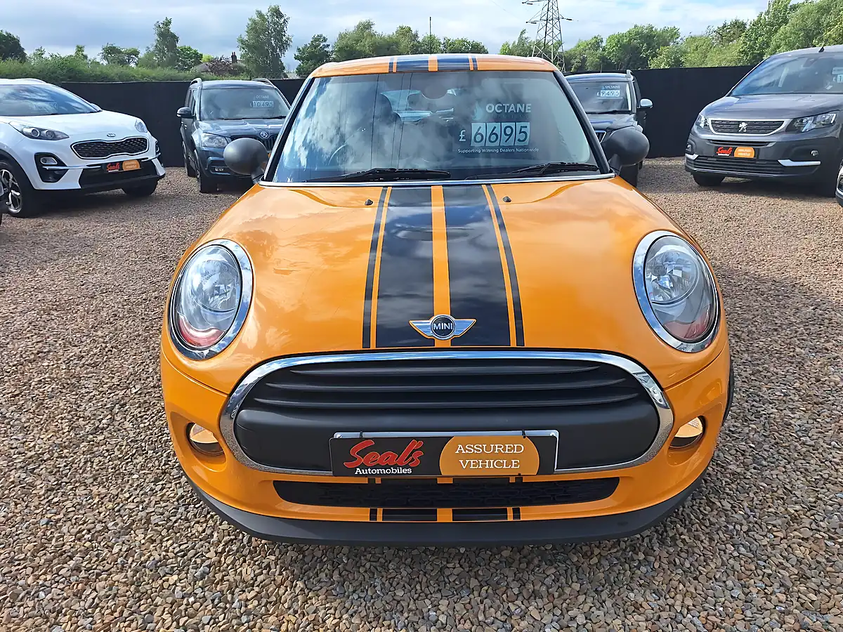 Used 2016 MINI Hatch One Orange - Interior and Exterior details 5