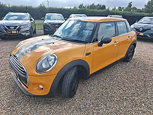 Used 2016 MINI Hatch One Orange - Interior and Exterior details 9