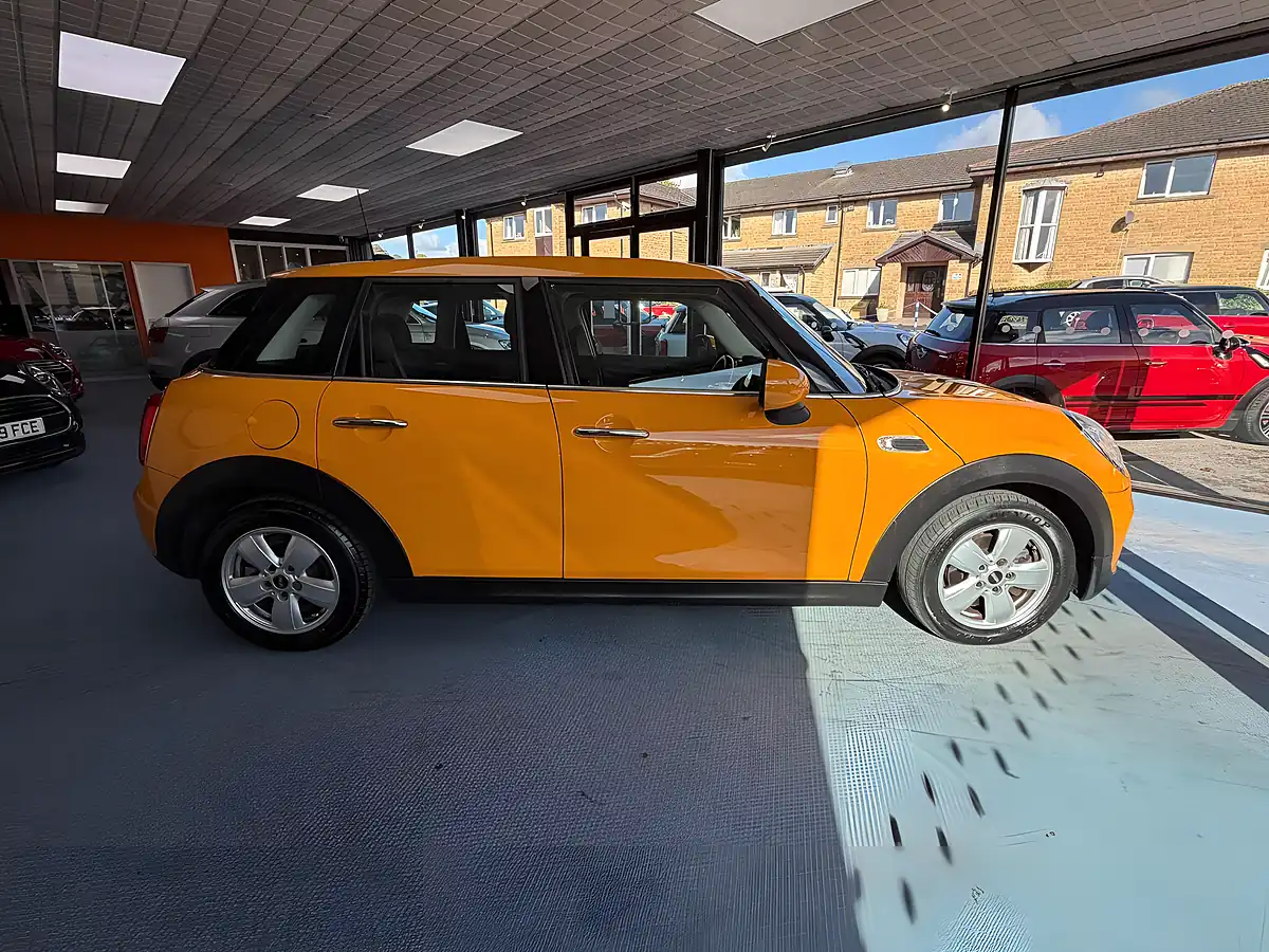 Used 2016 MINI Hatch One Pepper Pack Orange - Interior and Exterior details 2