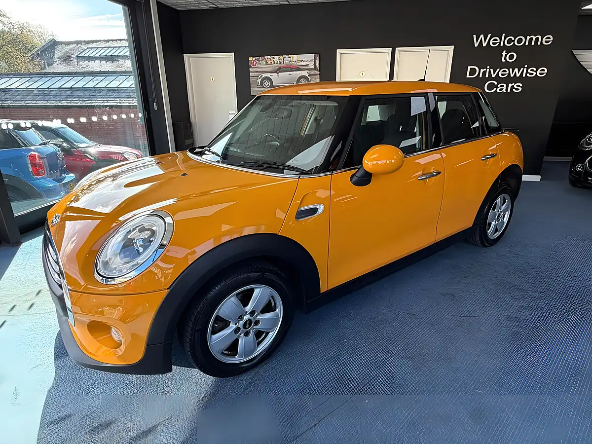 Used 2016 MINI Hatch One Pepper Pack Orange - Interior and Exterior details 5