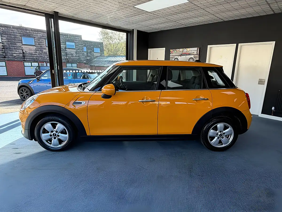 Used 2016 MINI Hatch One Pepper Pack Orange - Interior and Exterior details 6