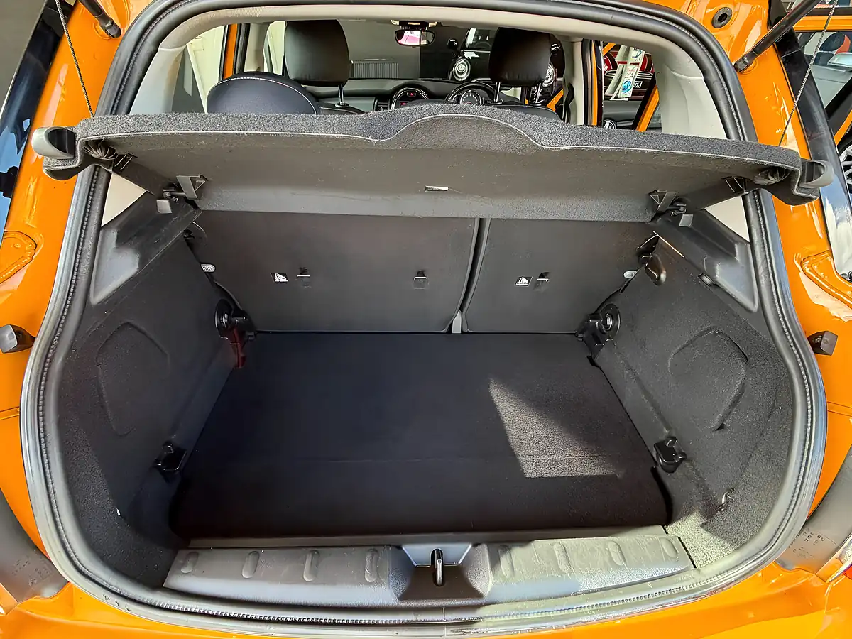 Used 2016 MINI Hatch One Pepper Pack Orange - Interior and Exterior details 9