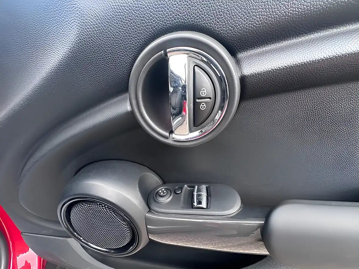 Used 2016 MINI Hatch One Red - Interior and Exterior details 11