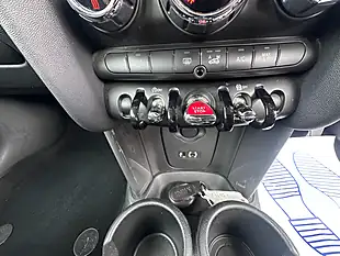 Used 2016 MINI Hatch One Red - Interior and Exterior details 13