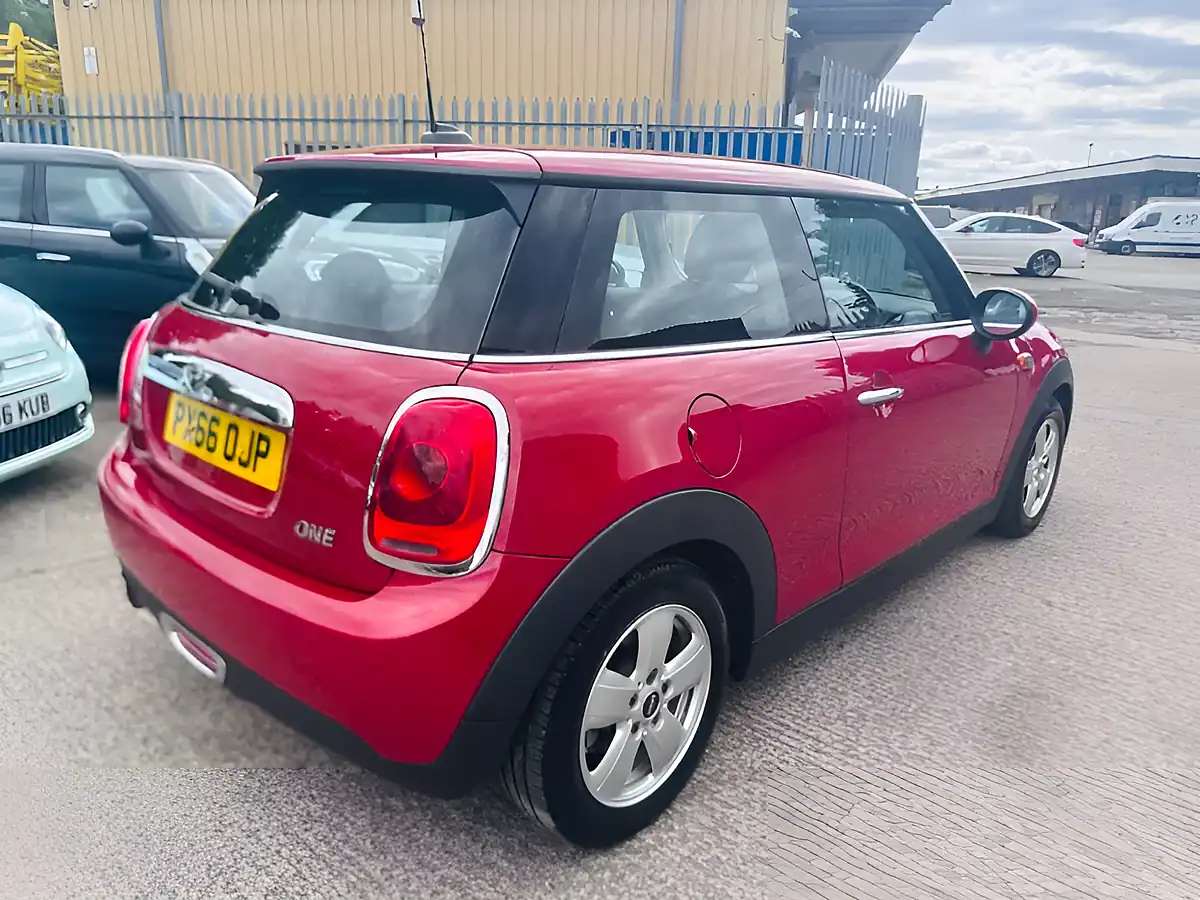 Used 2016 MINI Hatch One Red - Interior and Exterior details 3