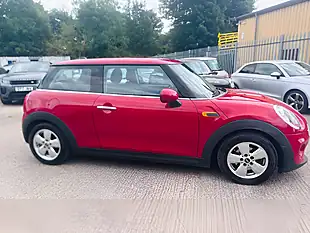 Used 2016 MINI Hatch One Red - Interior and Exterior details 4