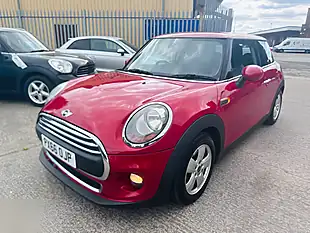Used 2016 MINI Hatch One Red - Interior and Exterior details 5