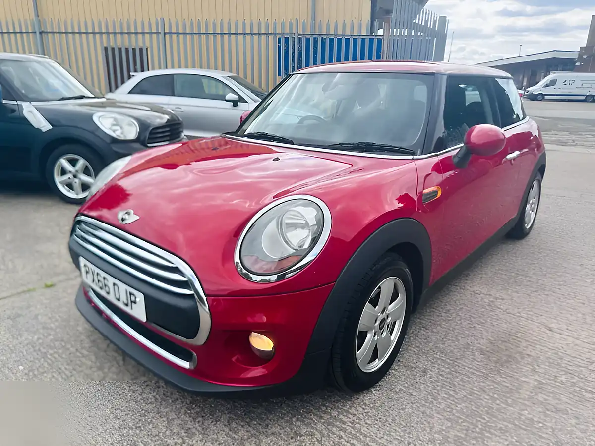 Used 2016 MINI Hatch One Red - Interior and Exterior details 5